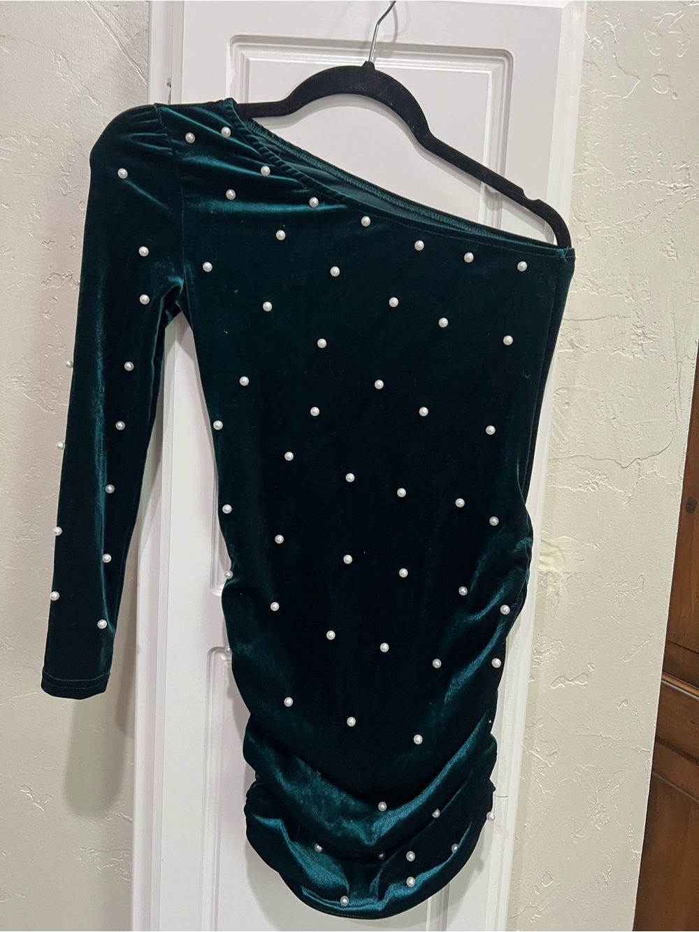 SHEIN Dark Green Velvet One-Shoulder Pearl Accent Girls Formal Dress